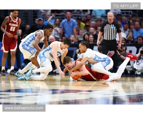 森林狼与活塞激战正酣谁能在这场较量中笑到最后