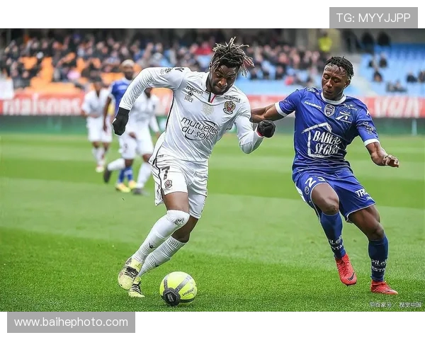 索肖与罗德兹的激烈对决揭示法乙联赛的竞争新态势 索肖与罗德兹的激烈对决揭示法乙联赛的竞争新态势