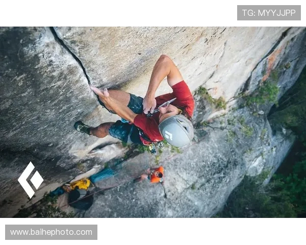 武汉攀岩队在攀岩节奏排行榜中荣获第三名展现出色实力与团队精神