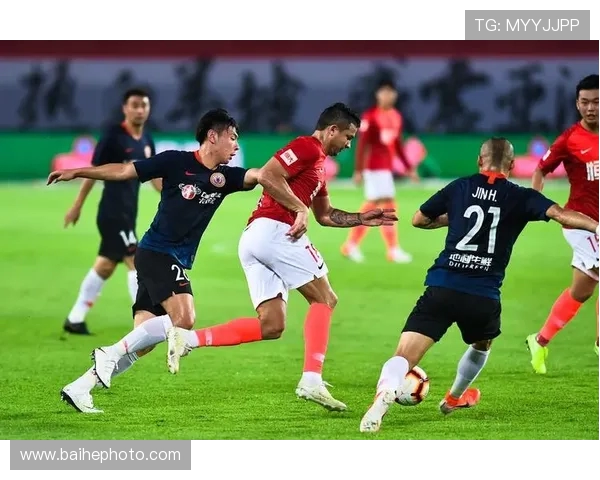 武汉足球队以87分领跑精英赛积分榜展现强大实力