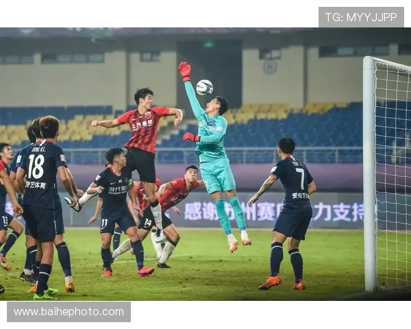 上海足球队与重庆足球队耐力对决赛后分析与总结